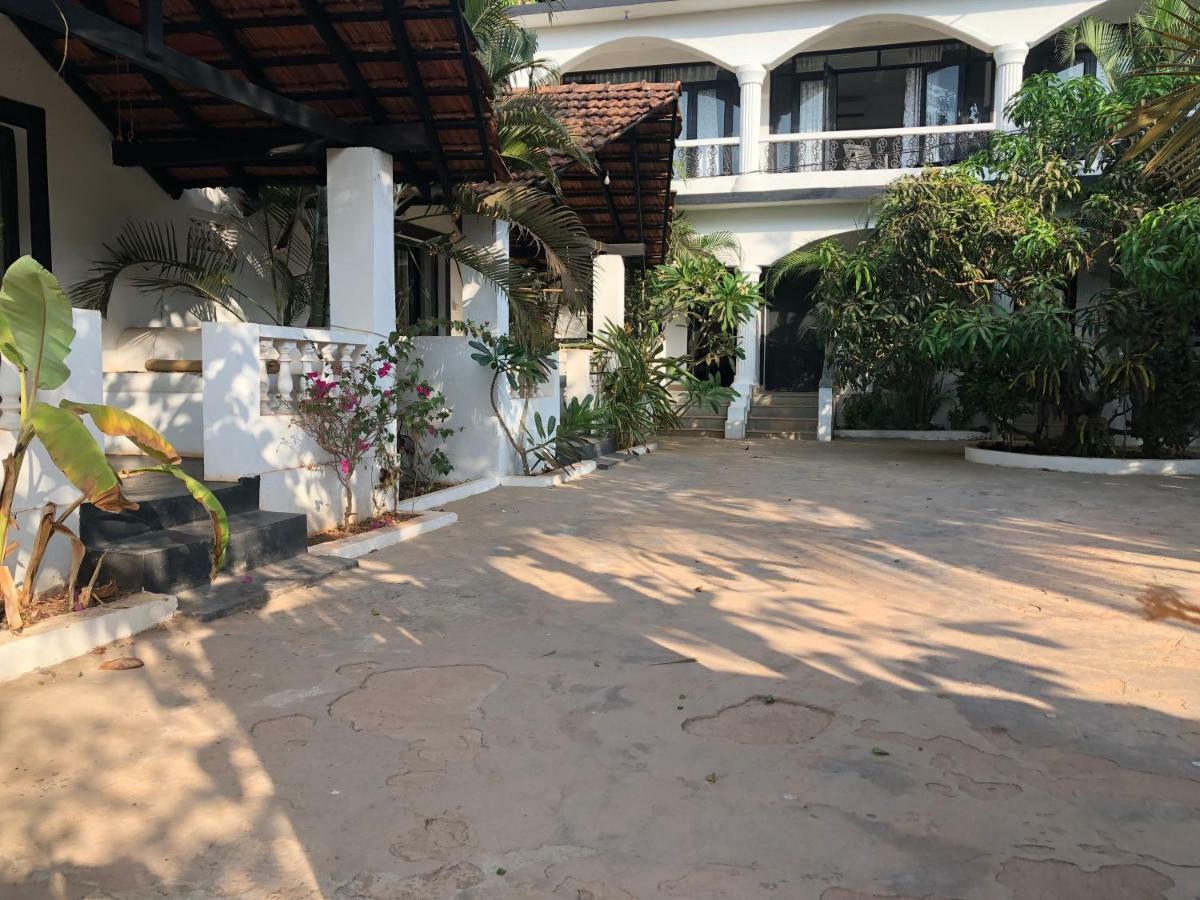 God'S Gift Morjim Exterior foto